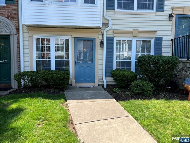 Primary Photo - 775 Sassafras Ct