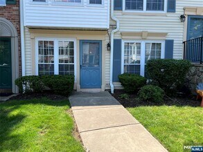 Building Photo - 775 Sassafras Ct