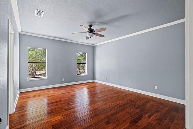 Building Photo - 128 Mockingbird Ln