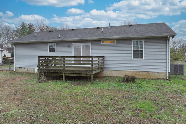 Building Photo - Car-free convenience! Modern 3 Bed Home Minutes from Downtown Gallatin