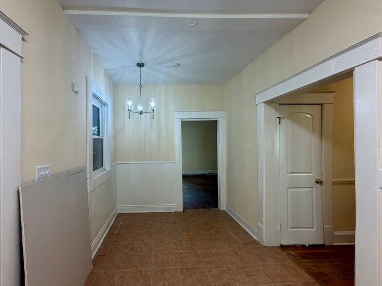 Building Photo - 964 Dill Ave SW