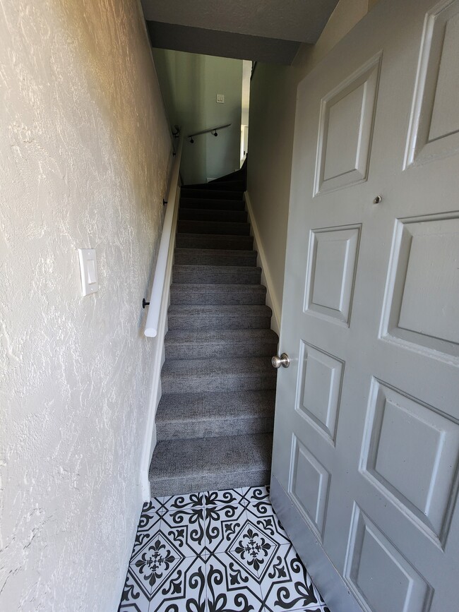 Entrance - Stairway - 708 E Melbourne Ave