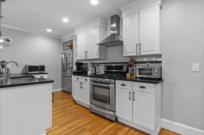 Building Photo - 195 Saint Paul St