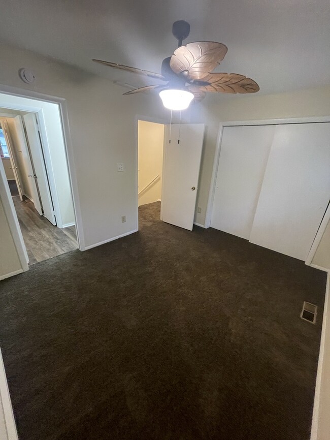 Building Photo - 2BD 1.5BA Townhome!