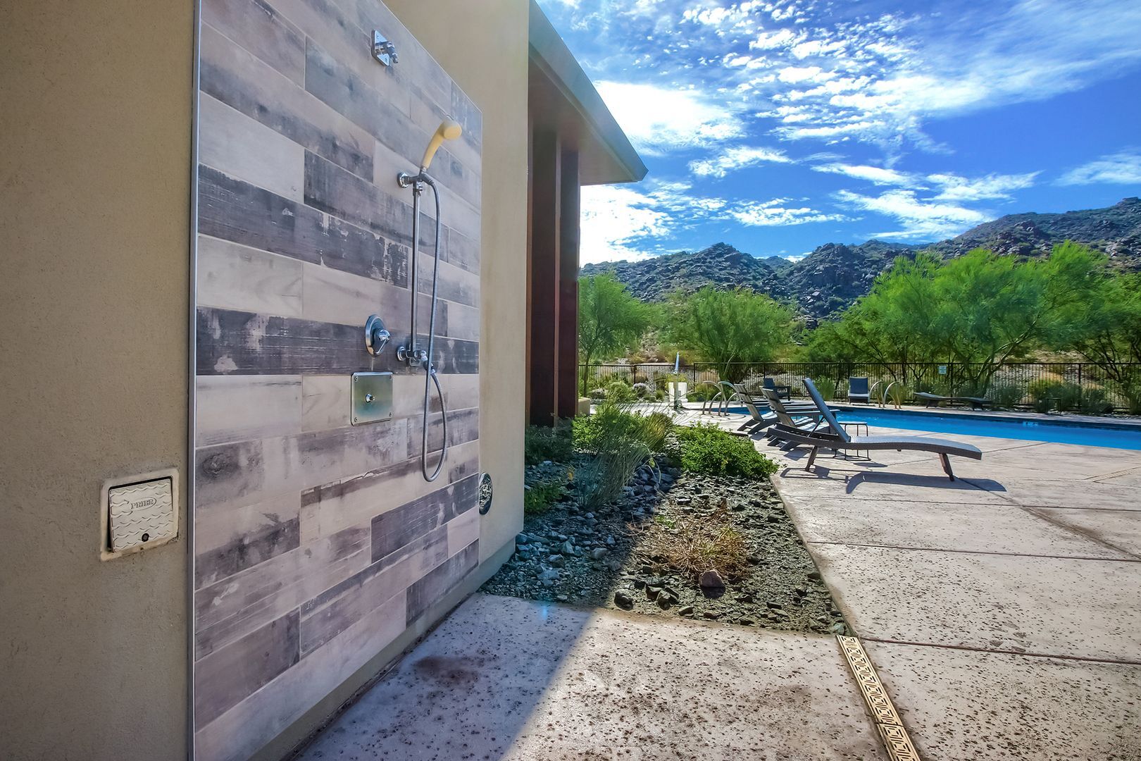 Building Photo - 1005 E Paseo Way
