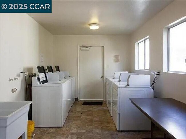 Building Photo - 4260 Clayton Rd