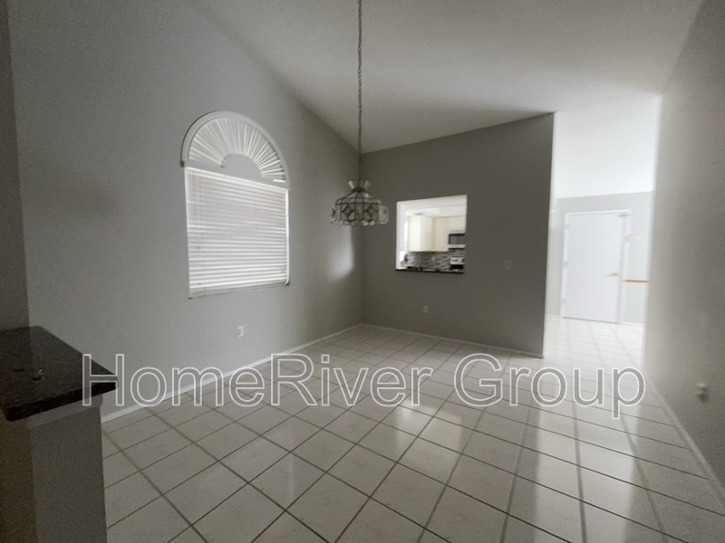 Building Photo - 5508 Salem Square Dr S