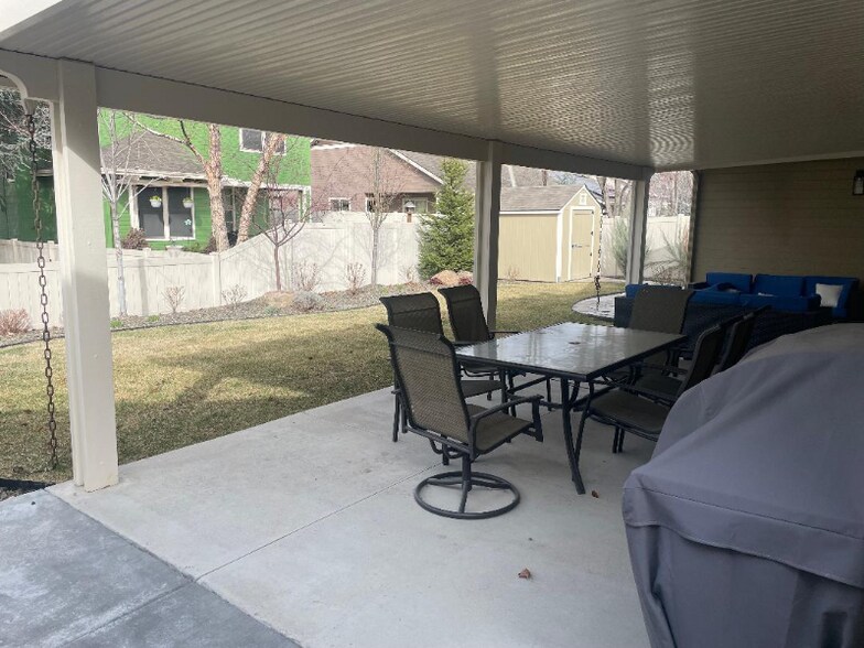 Building Photo - 1222 E Pistioa Dr