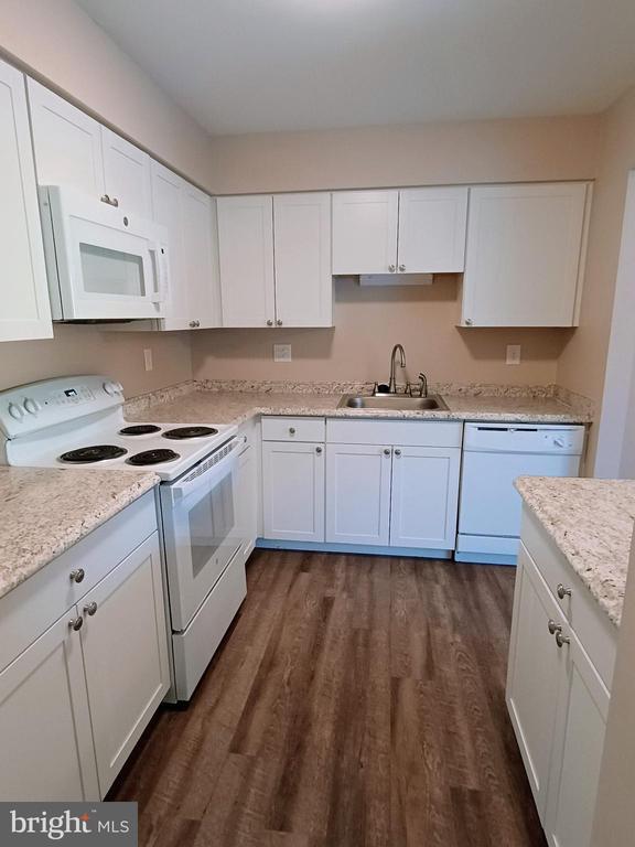 Building Photo - 337 Clay St