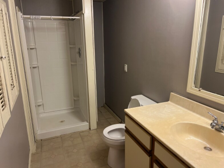 Building Photo - 2026 E 1st Ave