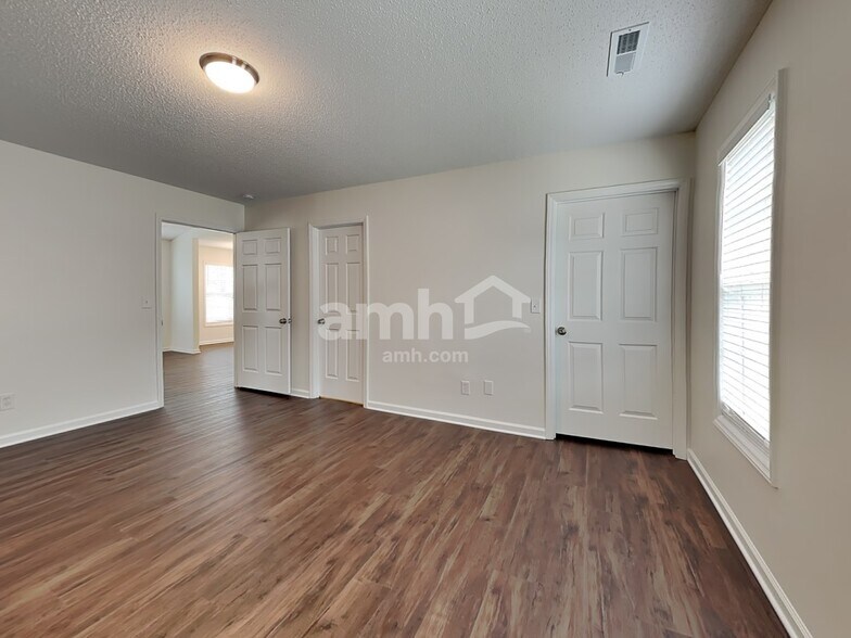 Building Photo - 5715 Regent Village Dr