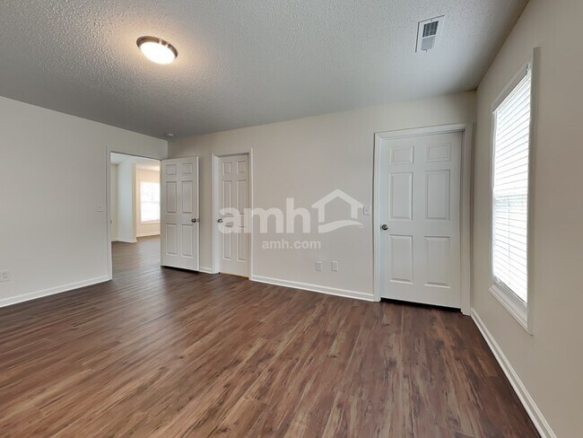 Building Photo - 5715 Regent Village Dr