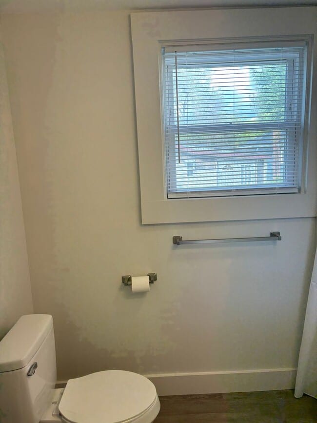 Building Photo - Check Out This 4-Bed/1-Bath House in Bluff...
