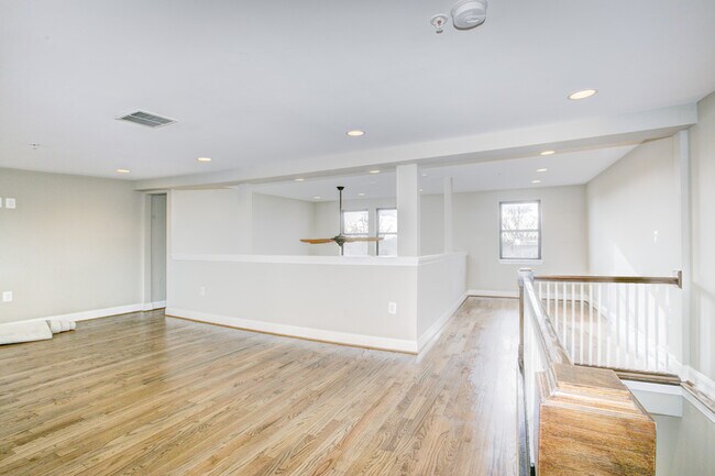 Building Photo - 125 15th St NE