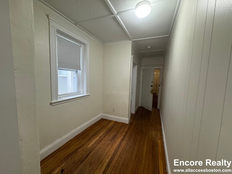 Building Photo - 2 Charlesgate W