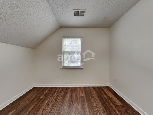 Building Photo - 6 Saddlemount Ln