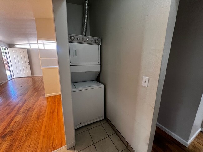 Building Photo - Charming 2 Bedroom, 1 Bathroom Duplex in Aurora