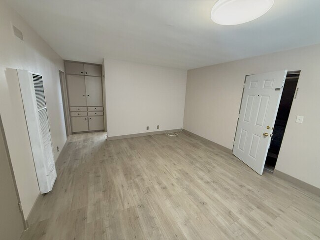 Building Photo - 519 Linwood Ave