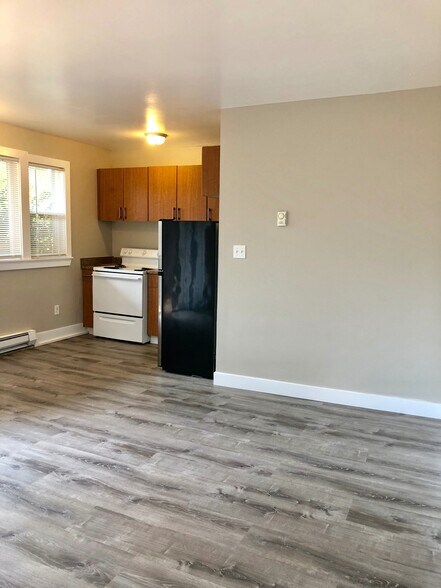 Building Photo - 11758 Greenwood Ave N