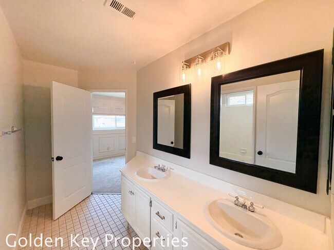 Building Photo - Welcome home to this spacious 4-bedroom, 3-bath home located in the Rancho Del Oro Community!
