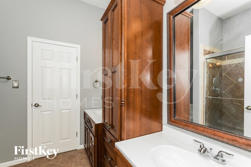 Building Photo - 1651 Parkthorne Dr