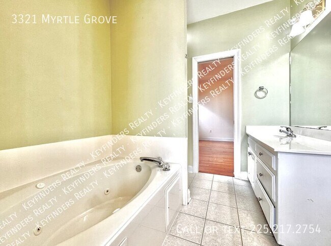 Building Photo - 3321 Myrtle Grove Dr