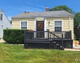 Building Photo - Charming 2 bedroom home in Harper Woods