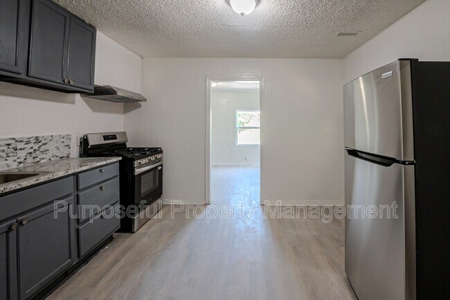 Building Photo - 2300 Miramar Blvd