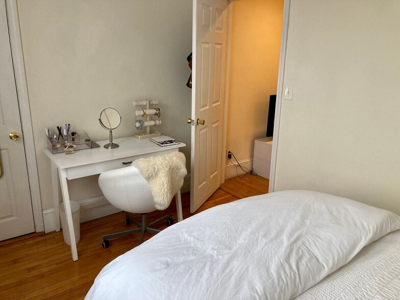 Primary Photo - 56 Egmont St