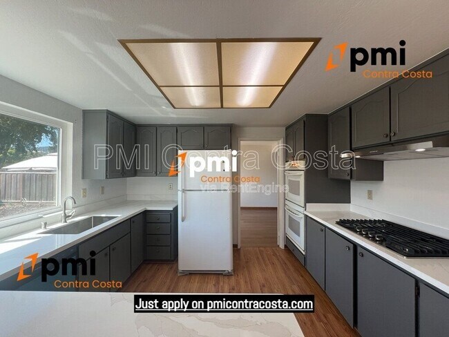 Building Photo - 2850 St Denis Dr
