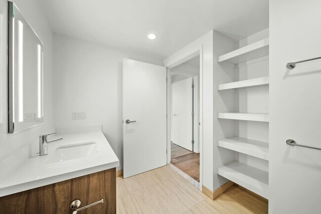 Building Photo - 1500 Rycroft St