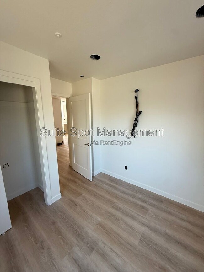 Building Photo - 2206 Conquista Ave