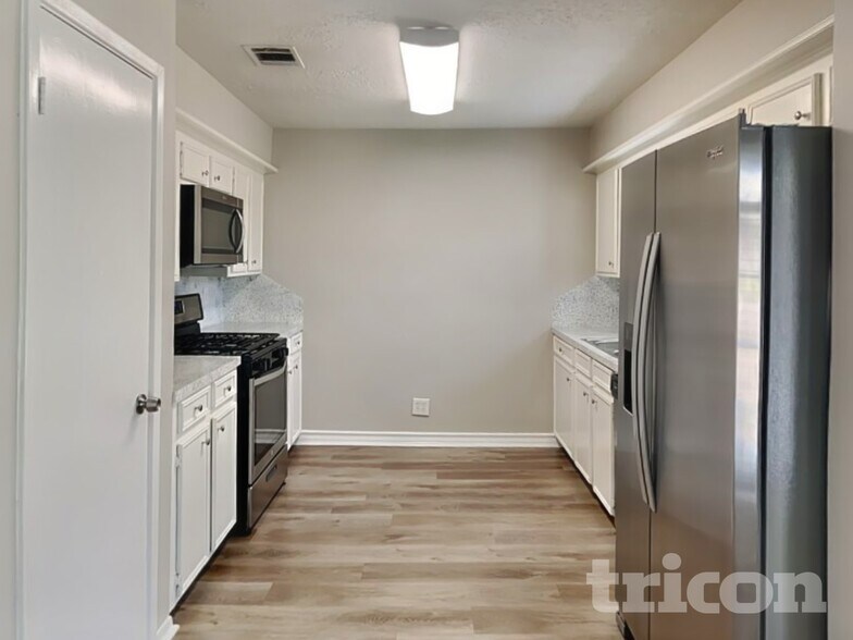 Building Photo - 23827 Beaverwood Dr