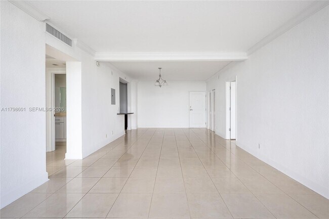 Building Photo - 401 69th St