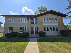 Building Photo - 1500 Camellia Dr