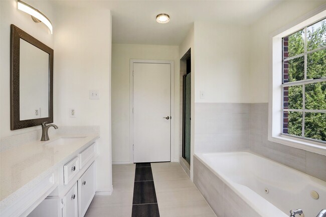 Building Photo - 12818 Chamberlain Dr