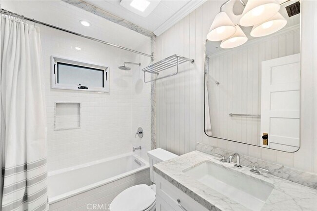 Building Photo - 352 Cliff Dr