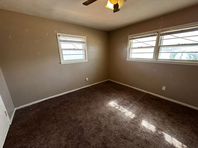 Building Photo - Three bedroom in central Lubbock