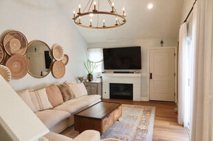 Building Photo - 919 Via Colinas