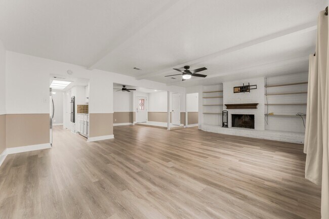 Building Photo - 5542 Ashgate Dr