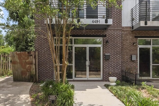 Primary Photo - 3 Bedroom Townhome in All Saints District!...