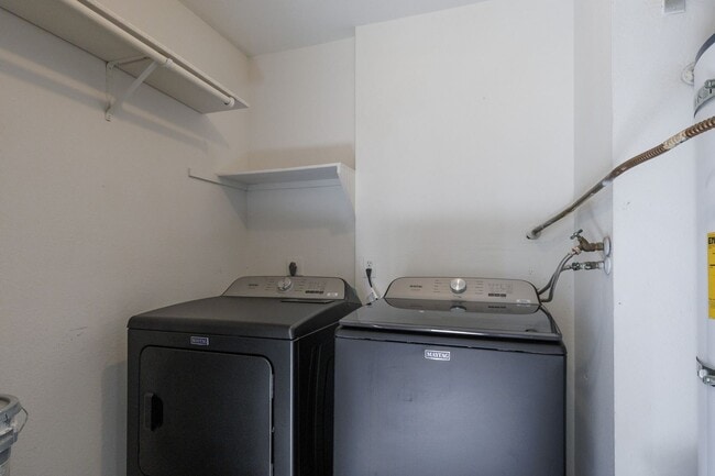 Building Photo - Recently renovated 3 br unit on 2nd floor of gated Desert Shores community