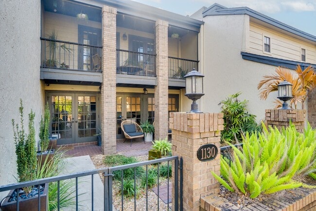 Building Photo - Exquisite 3 bedroom 2.5 bath two-story Executive Condo in Winter Park with 2-Car Garage