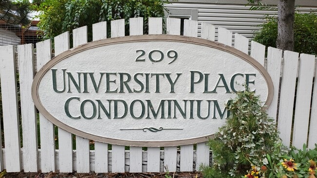 Building Photo - 209 E 18th Ave