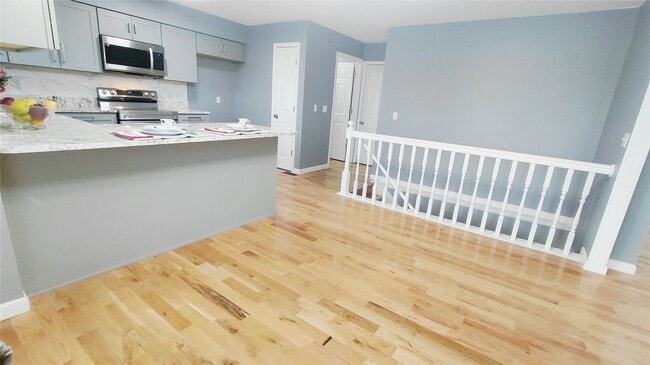 Building Photo - 331 Carriage Trail Ct