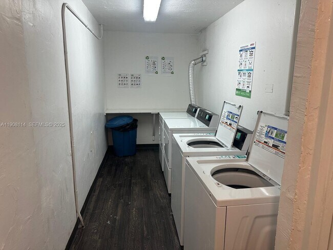 Building Photo - 2450 NE 135th St