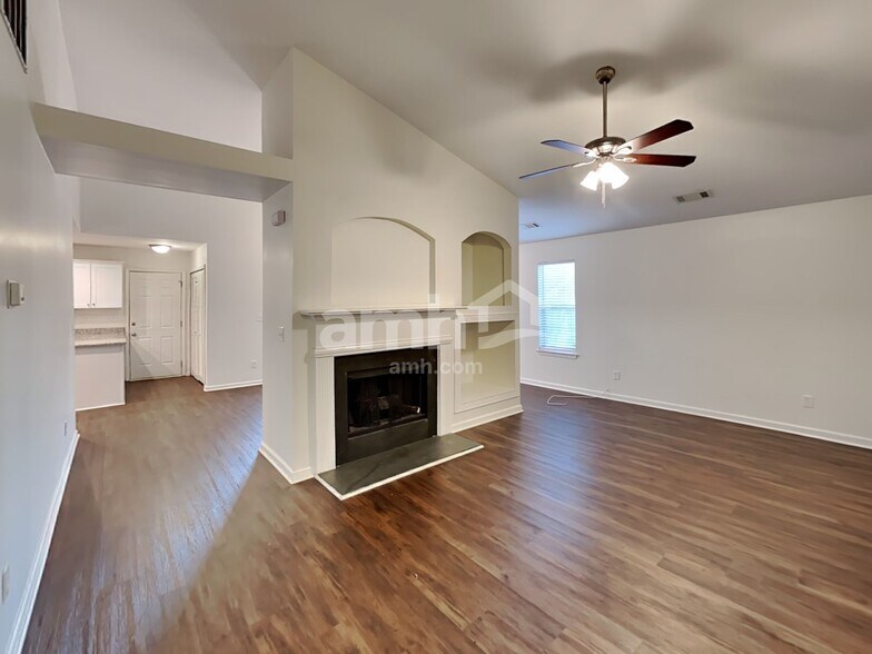 Building Photo - 408 Fairlawn Dr