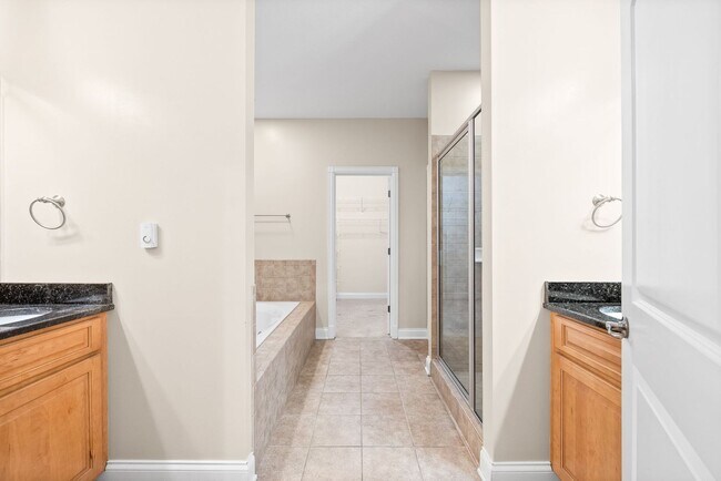 Building Photo - Gorgeous Upscale Home in the Gated Savanna...