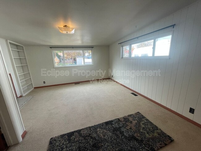 Building Photo - 447 19th St