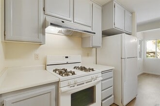 Building Photo - 7 Meridian Cir